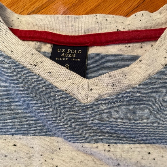 Boys’ size 8 t-shirts (lot of 2) - Picture 3 of 4